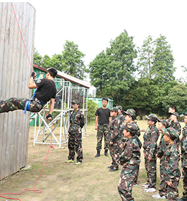 青少年军事军训夏令营-雷霆夏令营