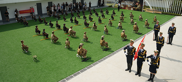 青少年军事军训夏令营--雷霆夏令营