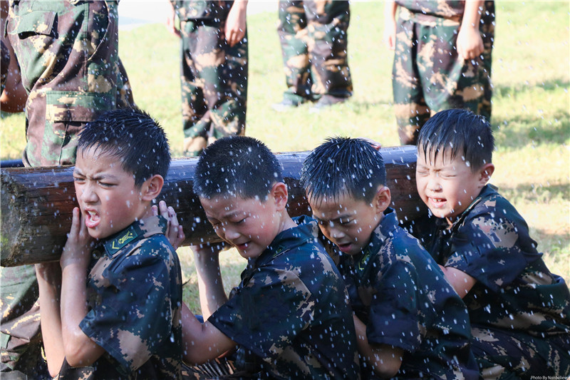 夏令营成为精英少年