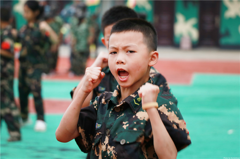 雷霆军事夏令营的学生素质拓展训练之自我分析